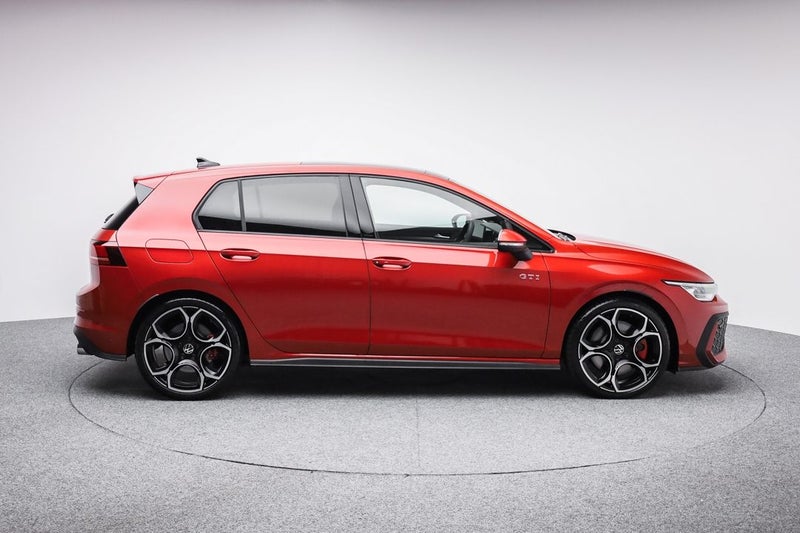 2025 Volkswagen Golf GTI image 2
