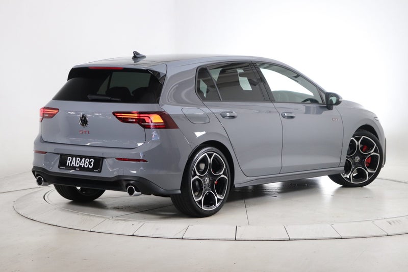 2025 Volkswagen Golf GTI image 2
