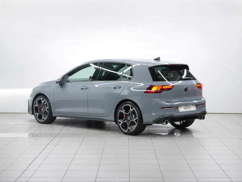 2025 Volkswagen Golf GTI image 3