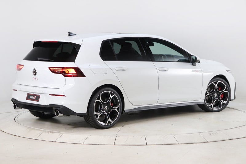 2025 Volkswagen Golf GTI image 2