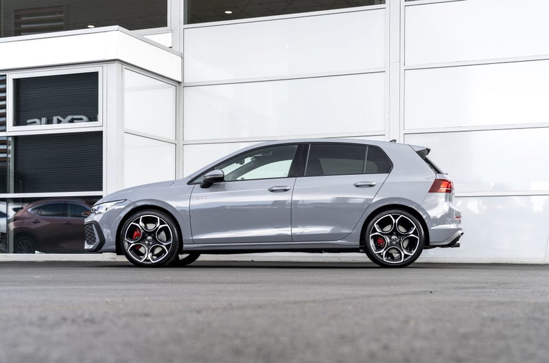 2025 Volkswagen Golf GTI Facelift 195kW Petrol... image 4