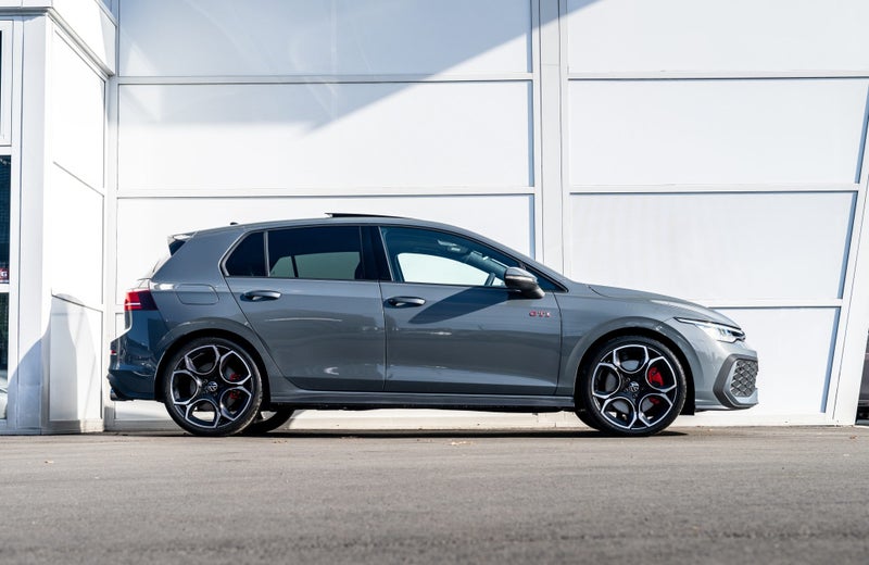 2025 Volkswagen Golf GTI Facelift 195kW Touring... image 4