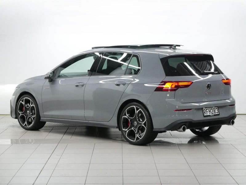 2025 Volkswagen Golf GTI Touring image 3
