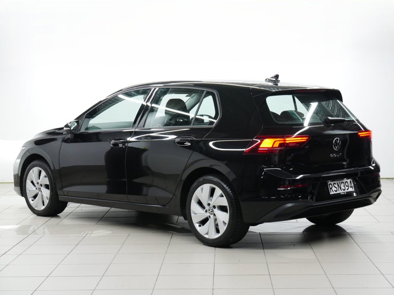 2025 Volkswagen Golf Life image 3