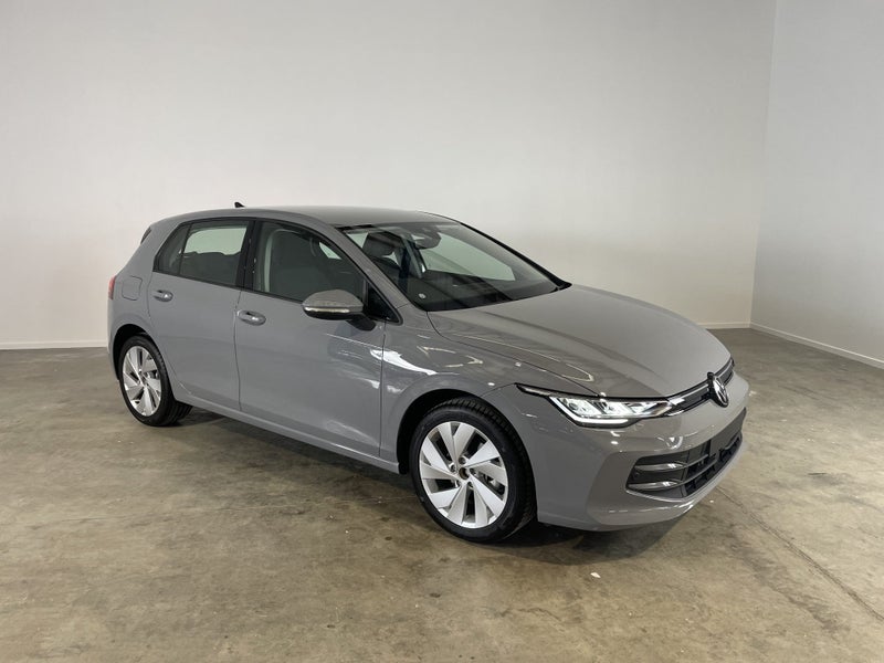 2025 Volkswagen Golf Life image 3