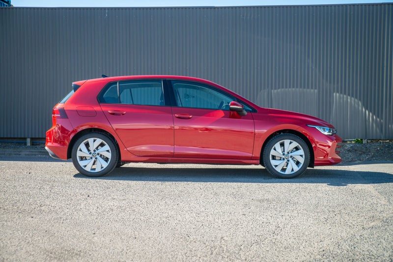 2025 Volkswagen Golf Life 1.4TSI 110kW image 5