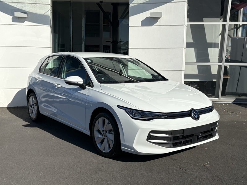 2025 Volkswagen Golf LIFE 1.4TSI image 1