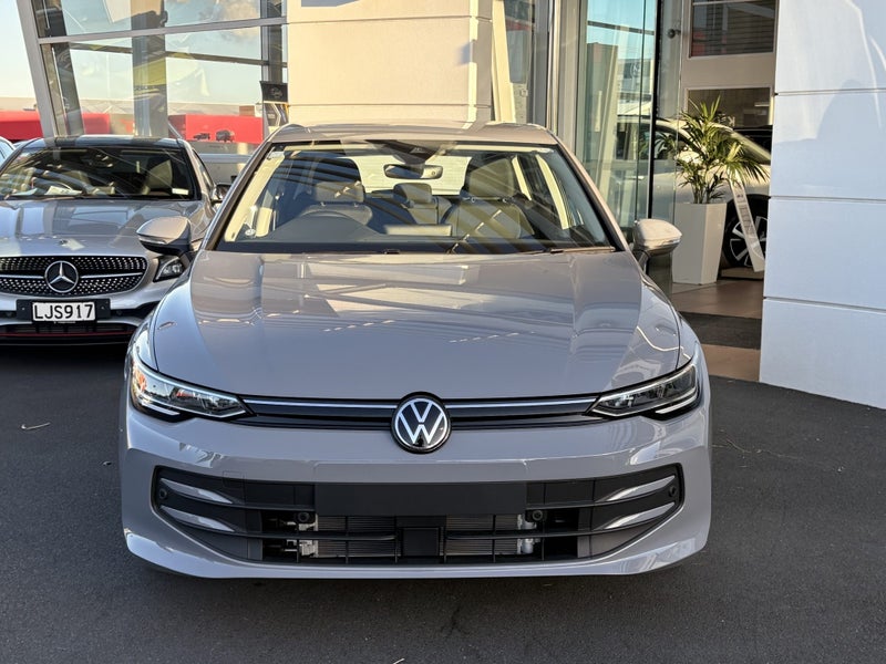 2025 Volkswagen Golf LIFE 1.4TSI image 2