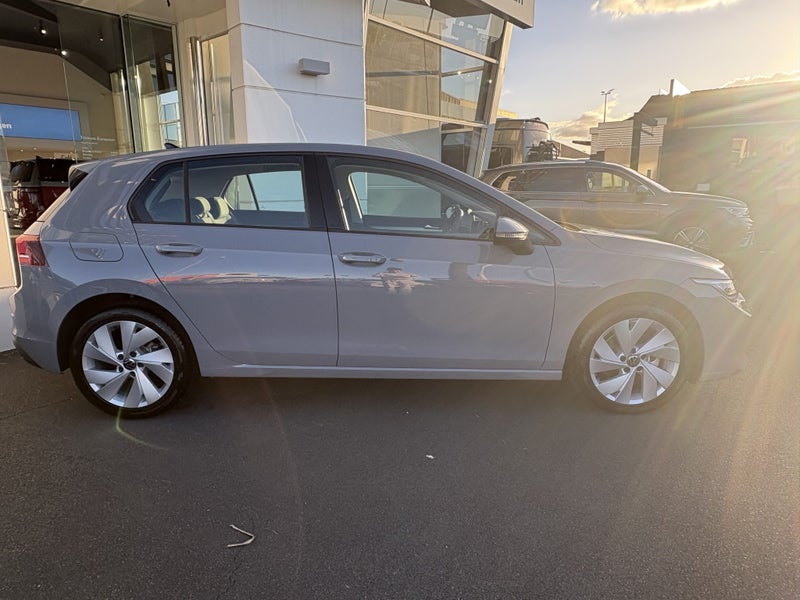 2025 Volkswagen Golf LIFE 1.4TSI image 3