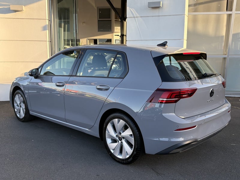 2025 Volkswagen Golf LIFE 1.4TSI image 4