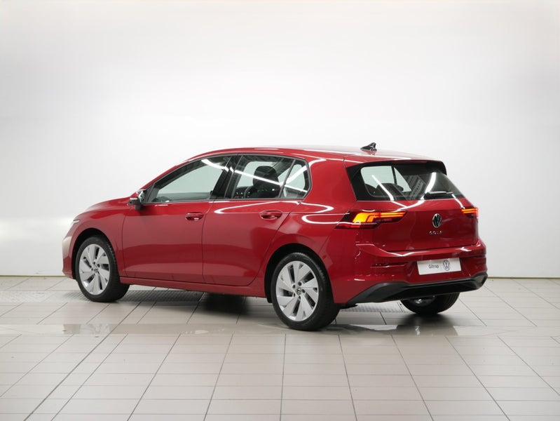 2025 Volkswagen Golf Life image 3