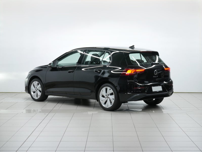 2025 Volkswagen Golf Life image 3