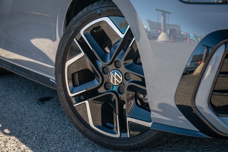 2025 Volkswagen Golf R-Line 1.4 image 4