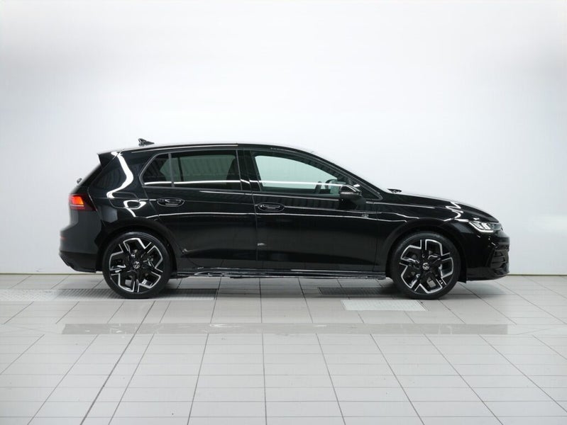2025 Volkswagen Golf R-Line image 5