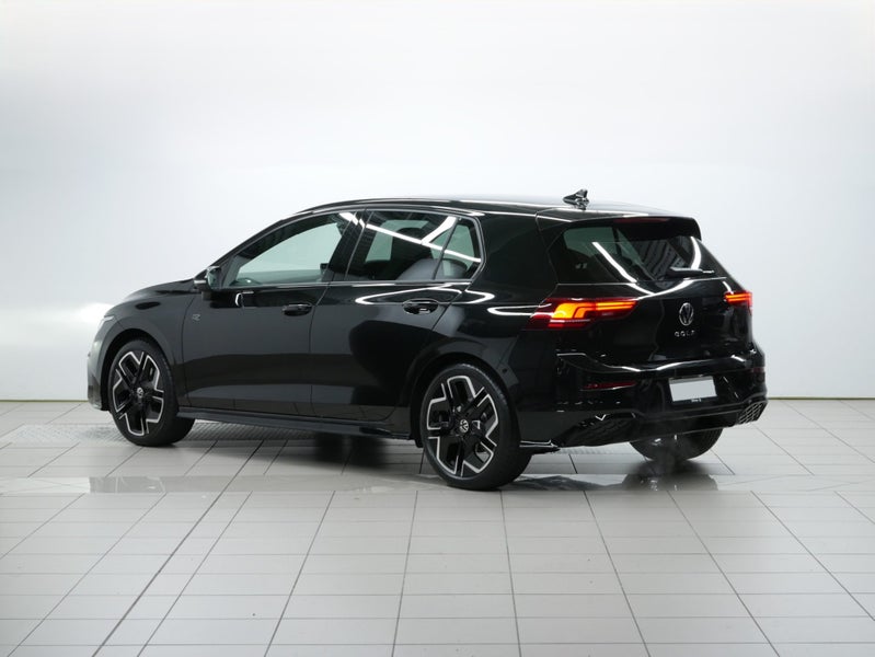 2025 Volkswagen Golf R-Line image 3