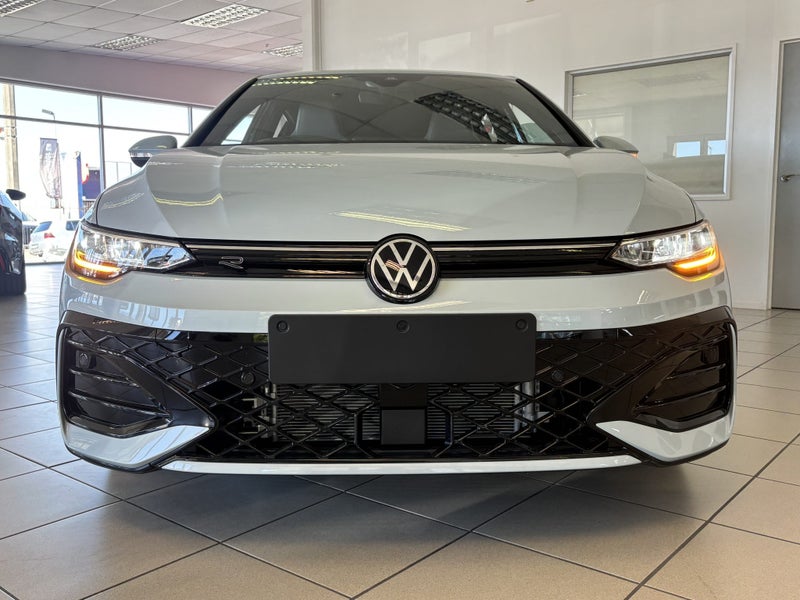 2025 Volkswagen Golf R-Line image 5