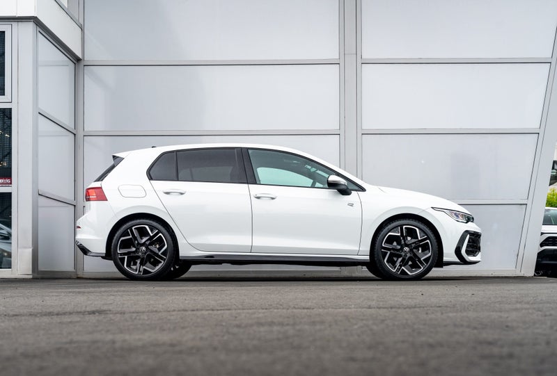 2025 Volkswagen Golf R-Line Facelift 110kW Petr... image 3