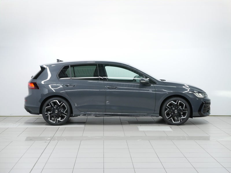 2025 Volkswagen Golf R-Line Touring image 5