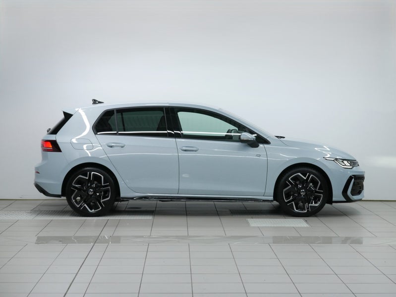 2025 Volkswagen Golf R-Line Touring image 5