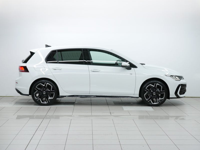 2025 Volkswagen Golf R-Line Touring image 5