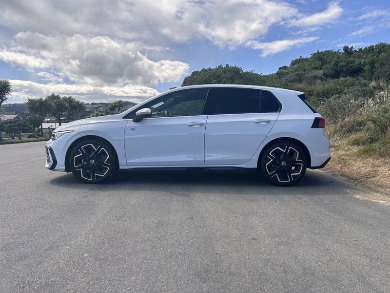 2025 Volkswagen Golf R-Line Touring image 4