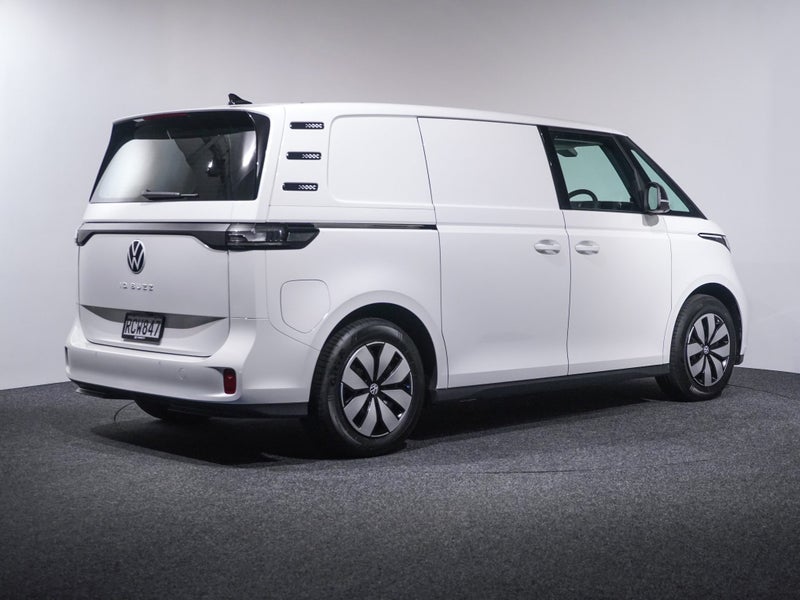 2025 Volkswagen ID. Buzz Cargo 210kW image 5