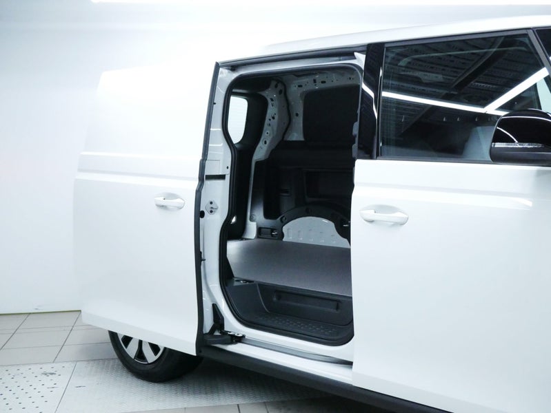 2025 Volkswagen ID. Buzz Cargo image 2