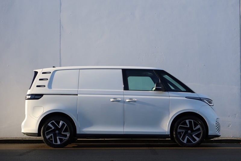 2025 Volkswagen ID. Buzz CARGO image 2