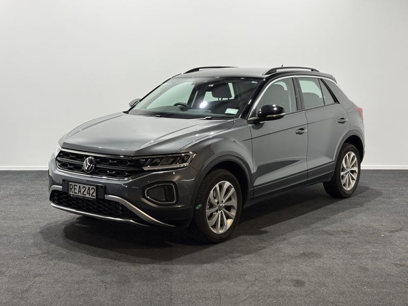 2025 Volkswagen T-Roc image 3