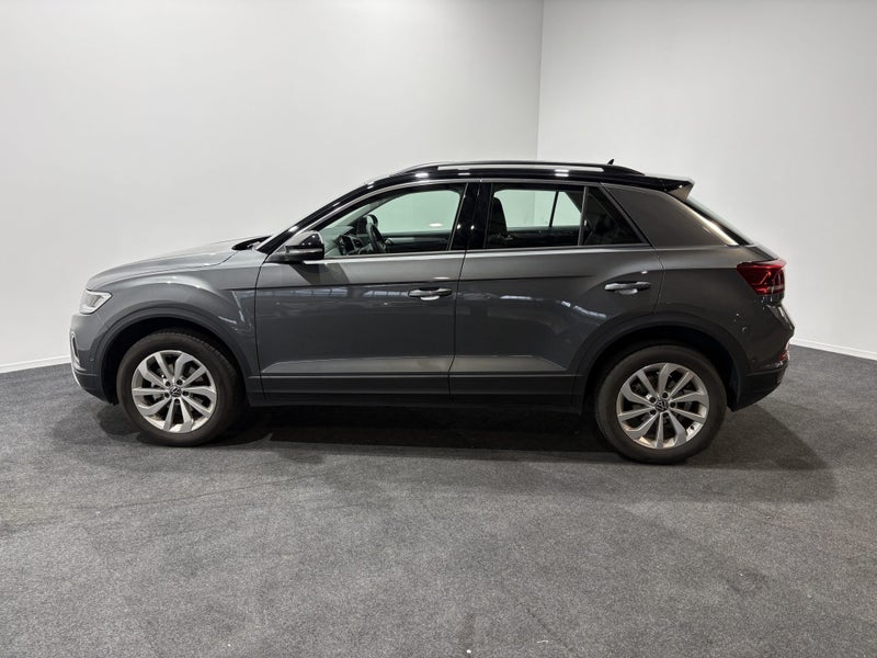 2025 Volkswagen T-Roc image 4