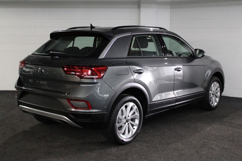 2025 Volkswagen T-Roc 2WD TSI LIFE image 2