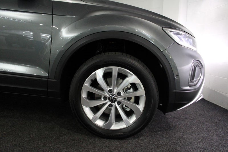 2025 Volkswagen T-Roc 2WD TSI LIFE image 5