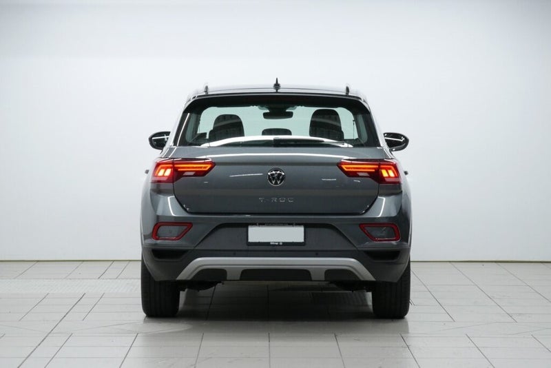 2025 Volkswagen T-Roc Life image 4