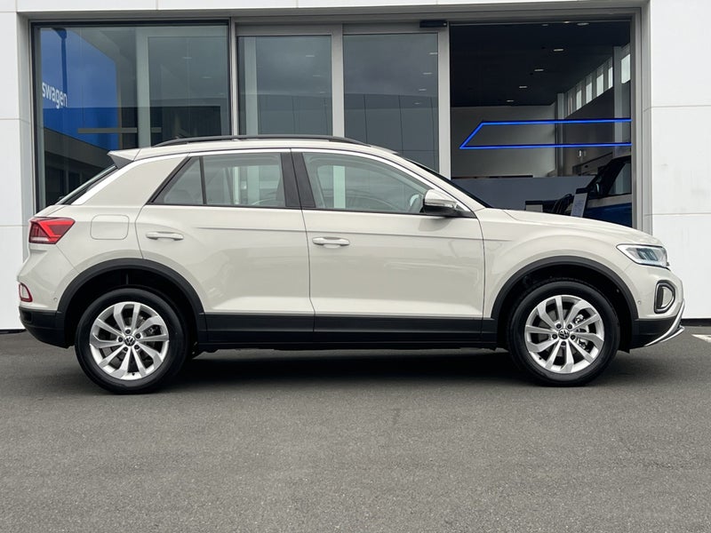 2025 Volkswagen T-Roc Life 1.4Pt/8At image 4