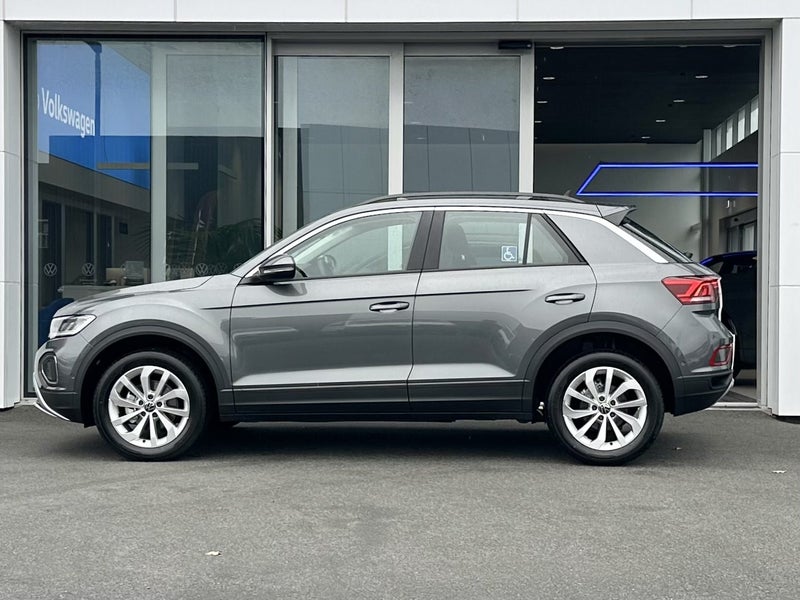 2025 Volkswagen T-Roc Life 1.4Pt/8AT image 3