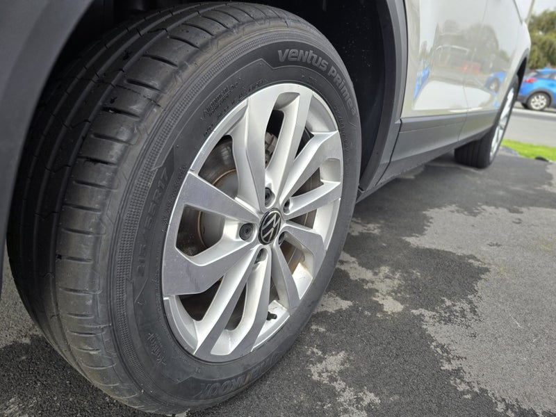 2025 Volkswagen T-Roc Life 1.4PT/8AT - image 2