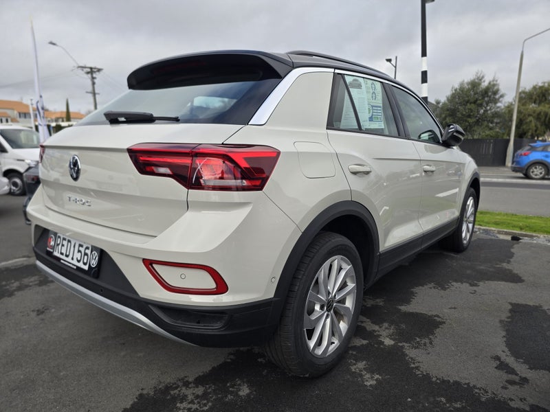 2025 Volkswagen T-Roc Life 1.4PT/8AT - image 3