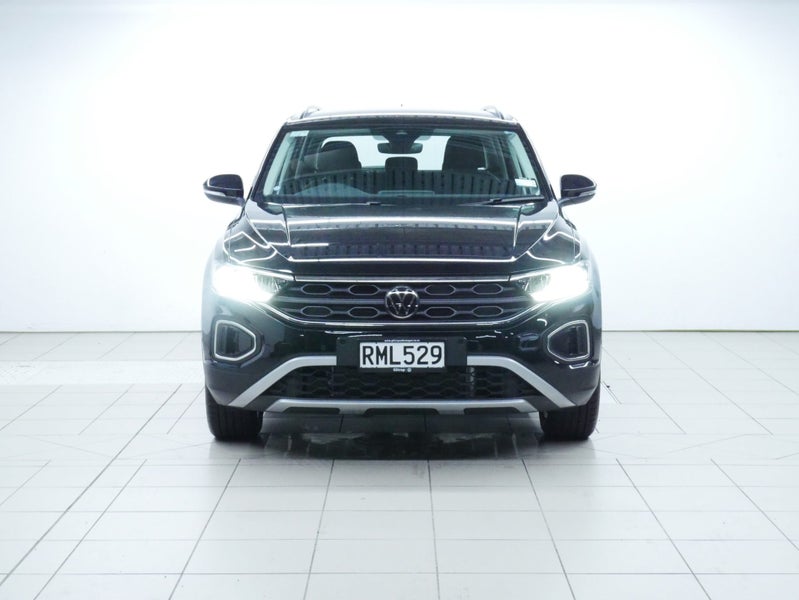 2025 Volkswagen T-Roc Life image 2