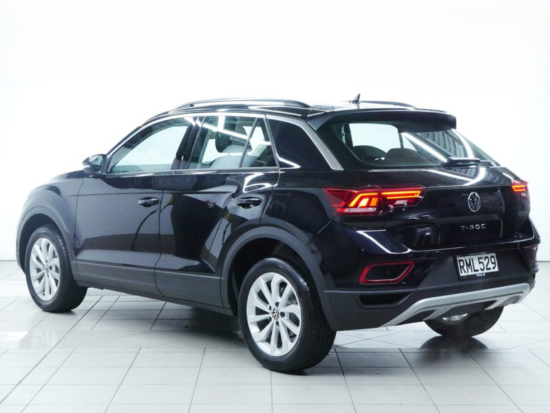 2025 Volkswagen T-Roc Life image 3