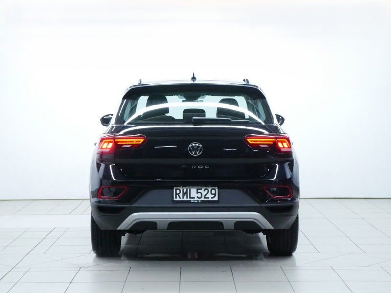 2025 Volkswagen T-Roc Life image 4