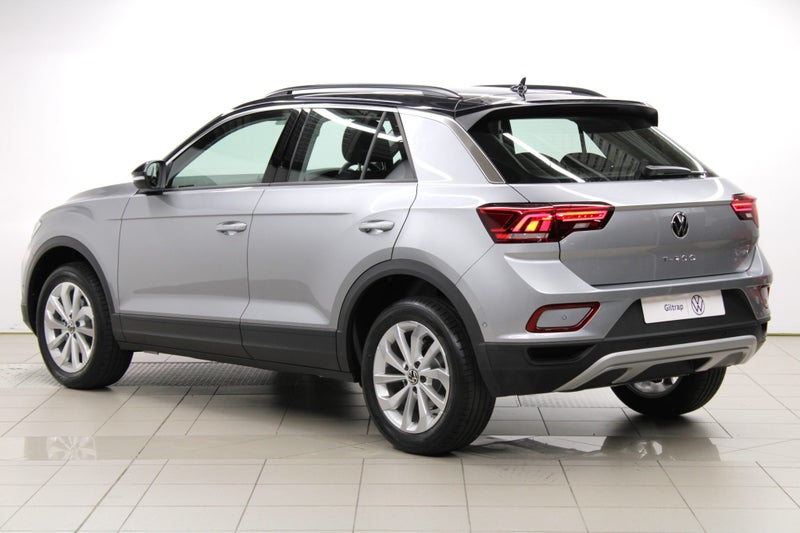 2025 Volkswagen T-Roc Life image 3