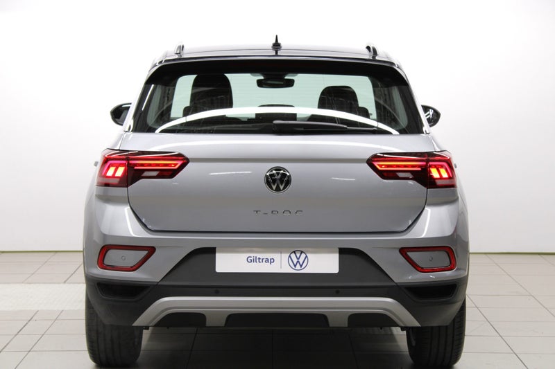 2025 Volkswagen T-Roc Life image 4
