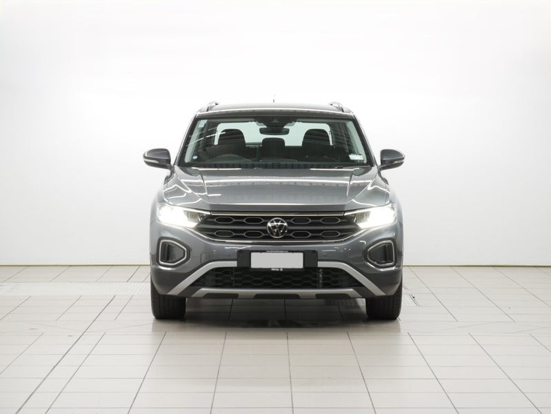 2025 Volkswagen T-Roc Life image 2