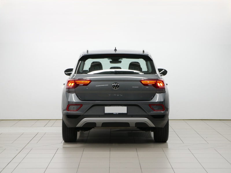 2025 Volkswagen T-Roc Life image 4