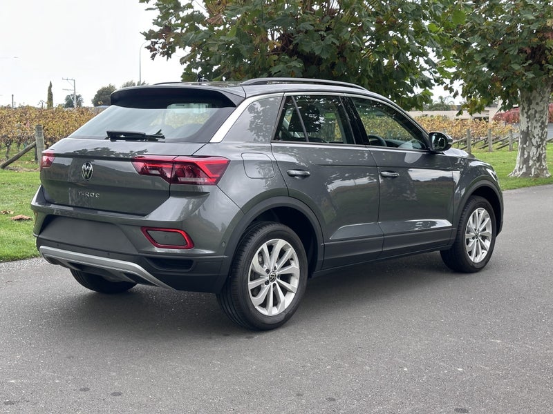 2025 Volkswagen T-Roc Life image 3