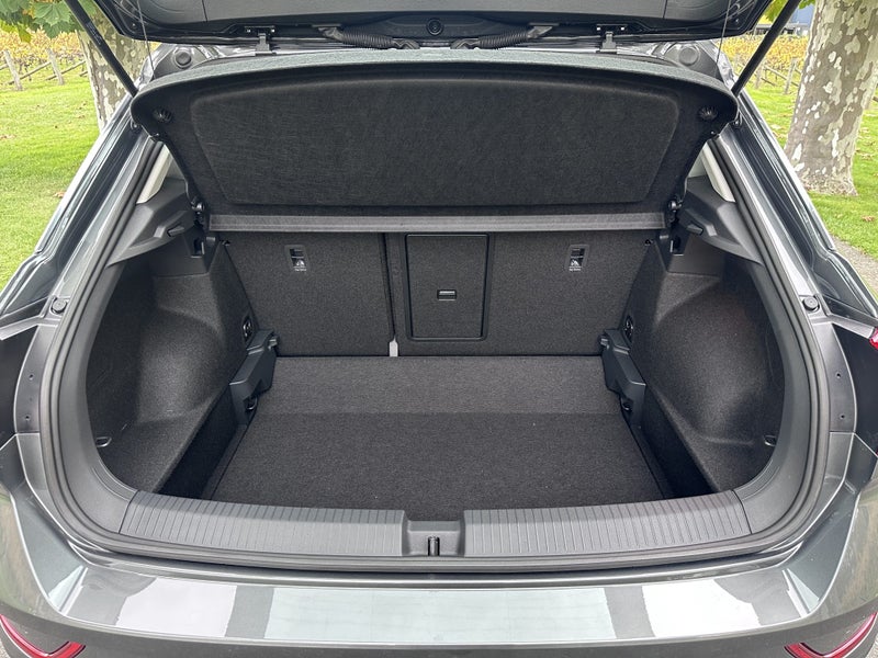 2025 Volkswagen T-Roc Life image 5