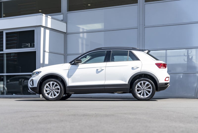 2025 Volkswagen T-Roc Life 2WD Facelift Petrol... image 5