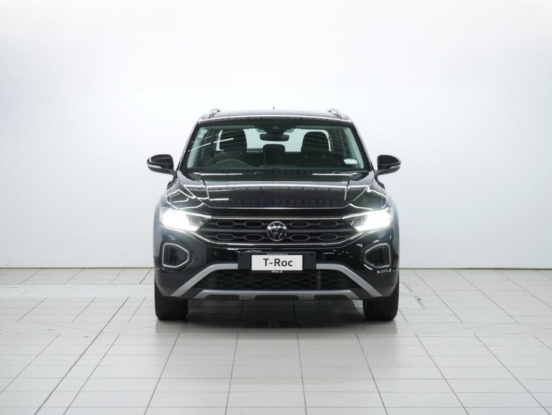 2025 Volkswagen T-Roc Life image 2