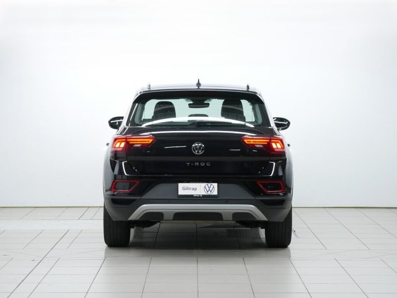 2025 Volkswagen T-Roc Life image 4
