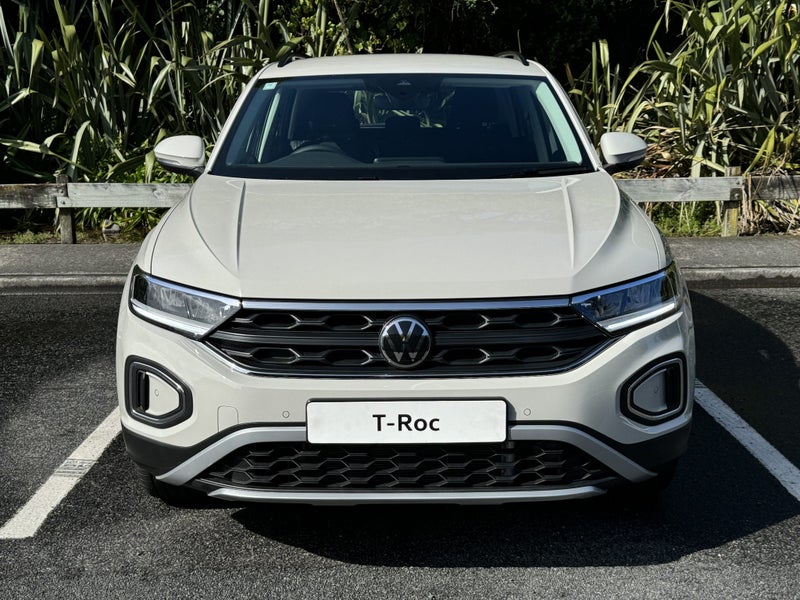 2025 Volkswagen T-Roc Life image 3